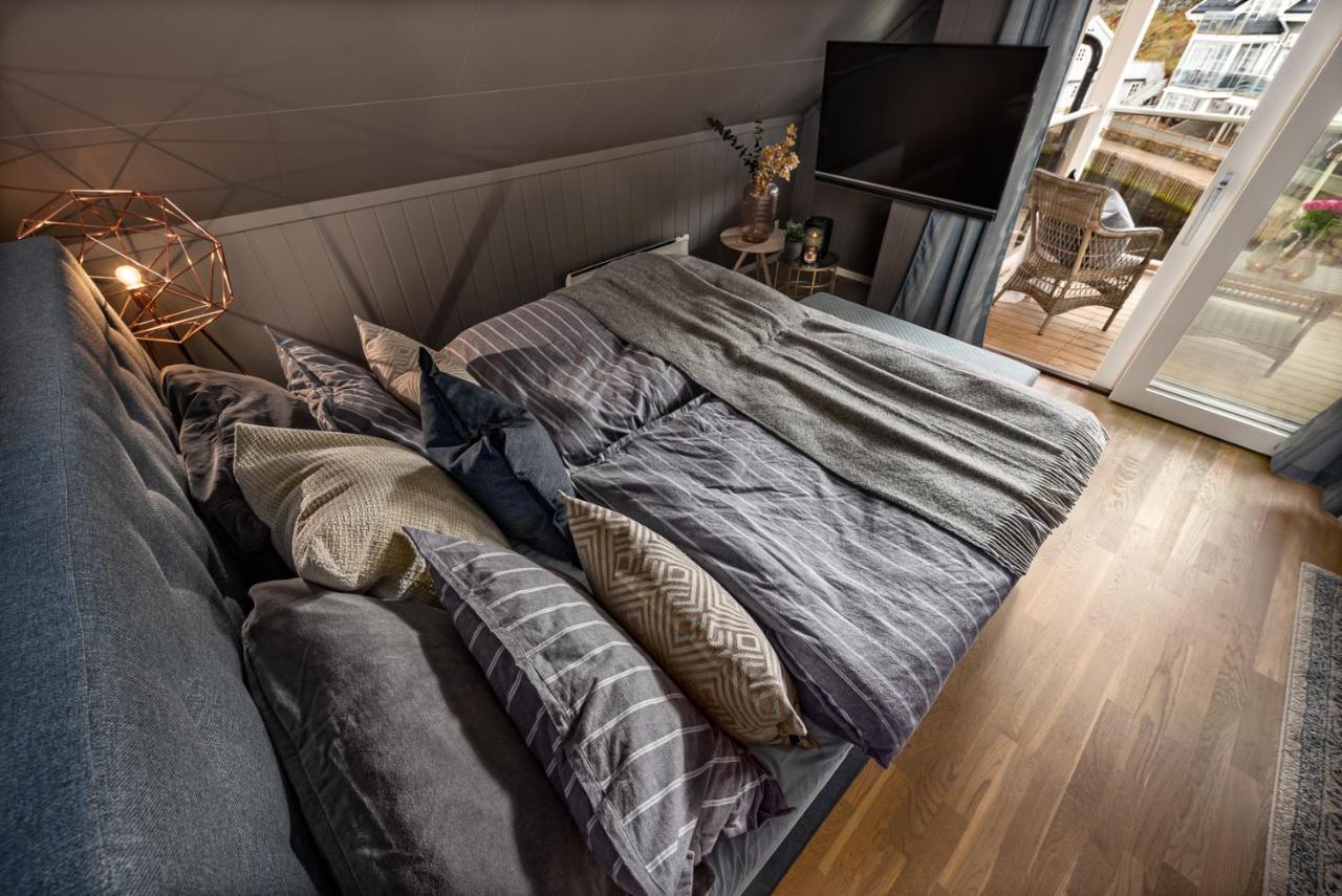 Knutholmen Hotel Kalvag Luaran gambar
